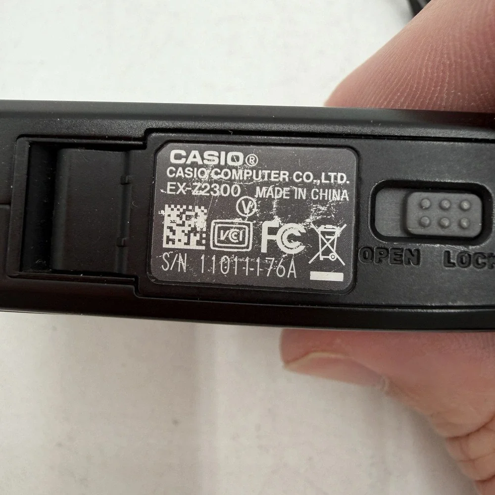 CASIO EXILIM EX-Z2300 Compact Digital Camera Black For Parts Lens Obstruction